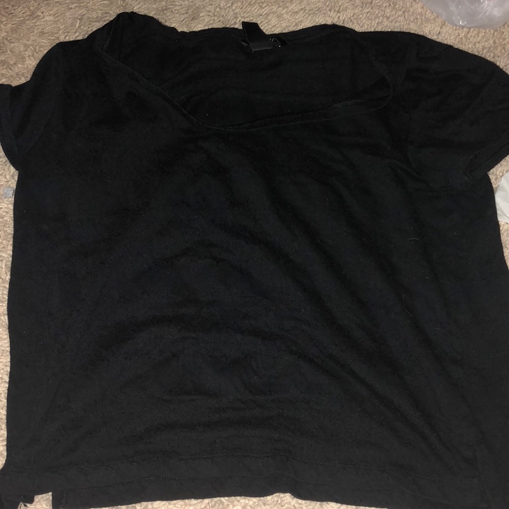 Black H&M tee